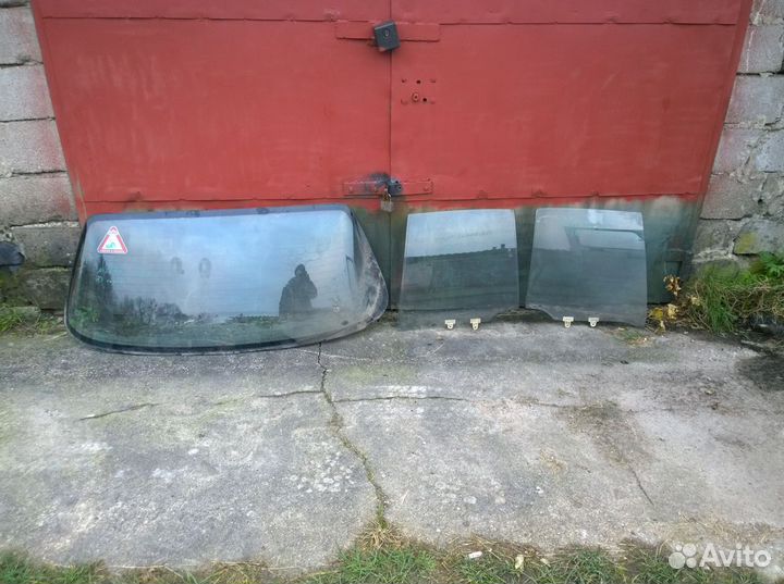 Стекло nissan sunny n14