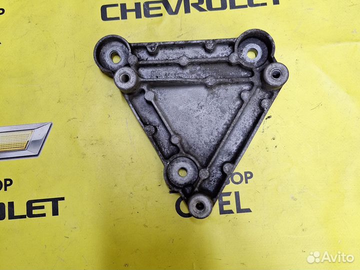 Кронштейн компрессора Opel Astra J 1.4