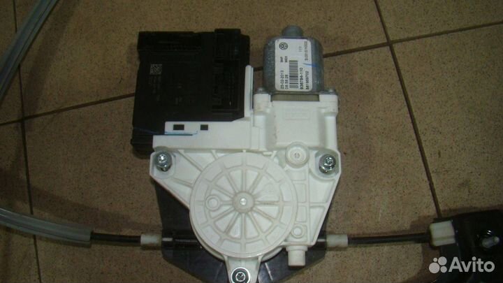 Стеклоподъемник передний правый VW Jetta 6 (1B)