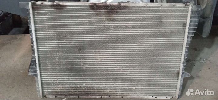 Радиатор охлаждения на BMW е 39