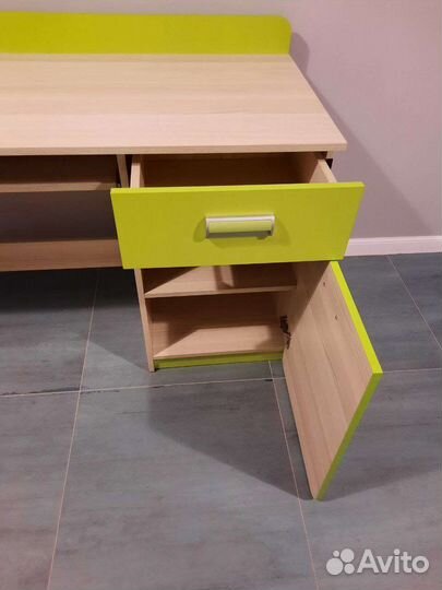 Детский письменный стол