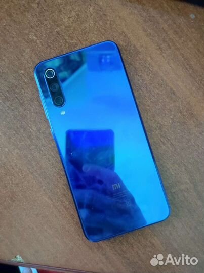 Телефон Xiaomi Mi 9 SE