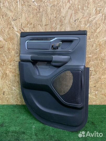 Dodge RAM 2019- обшивка задней левой двери