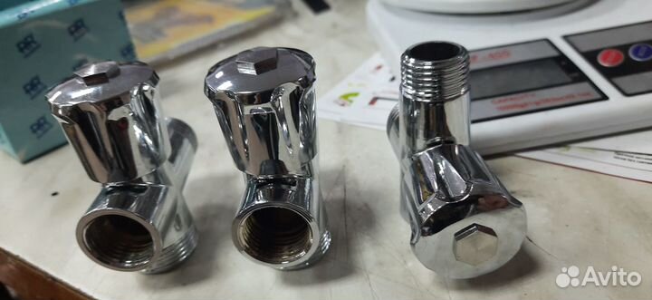 Кран трехходовой 1/2х1/2х3/4 дюйма RR 259