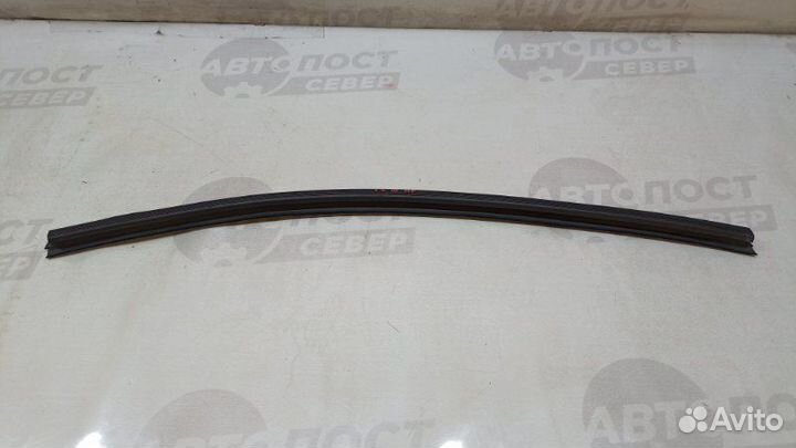 Уплотнитель стекла двери задний левый Audi A4 B8