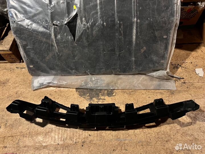 Абсорбер переднего бампера Hyundai Solaris 2015