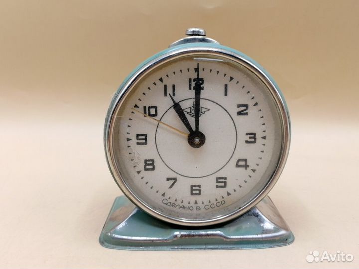 Часы настольные будильник Б84 металл СССР