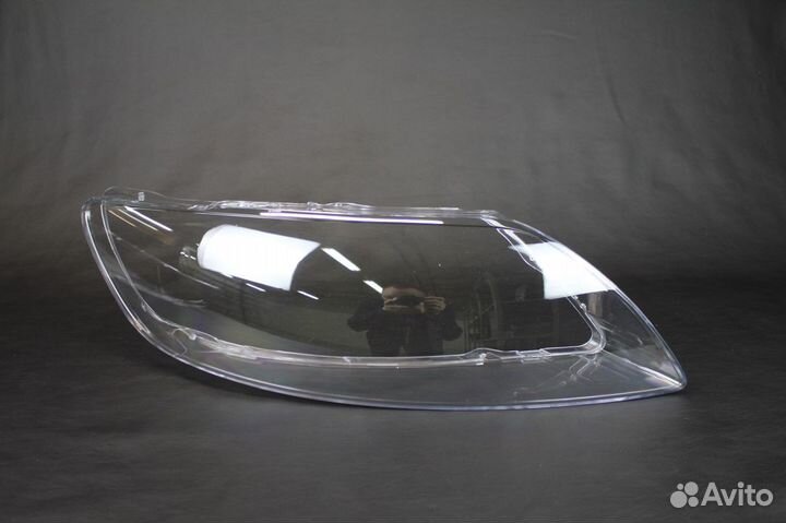Cтекла фар Audi Q7 2005-2015 г.в. левое/правое