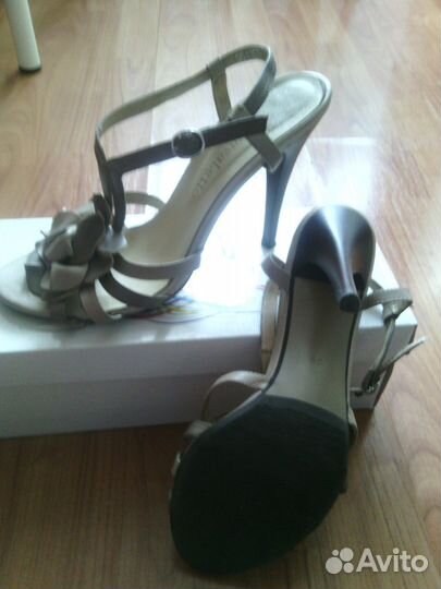 Кожаные босоножки 39 размера.Турция