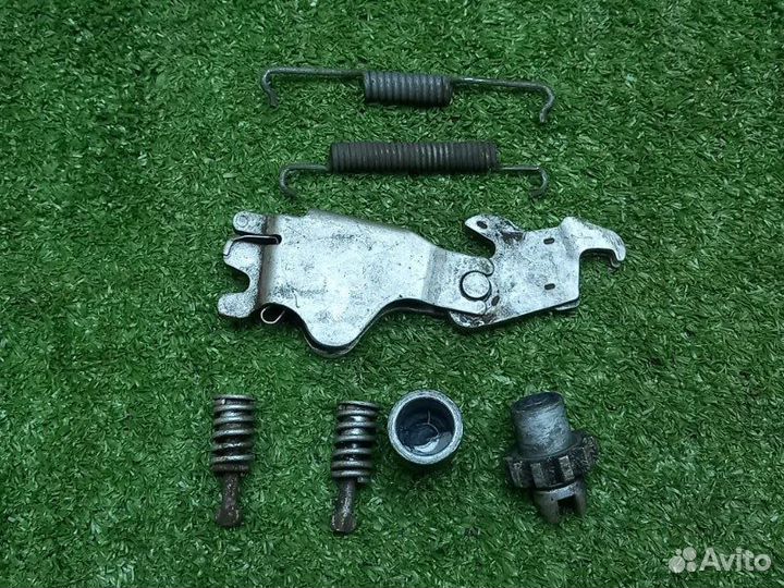 Механизм стояночного тормоза левый Land Rover