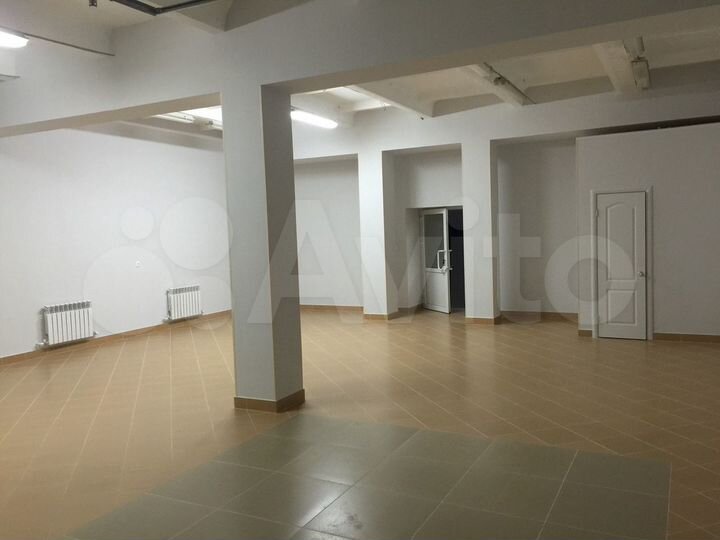 Торговое помещение, 2400 м²