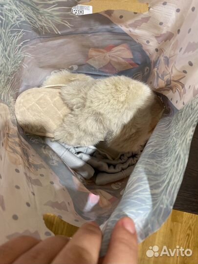 Детский костюм и тапочки