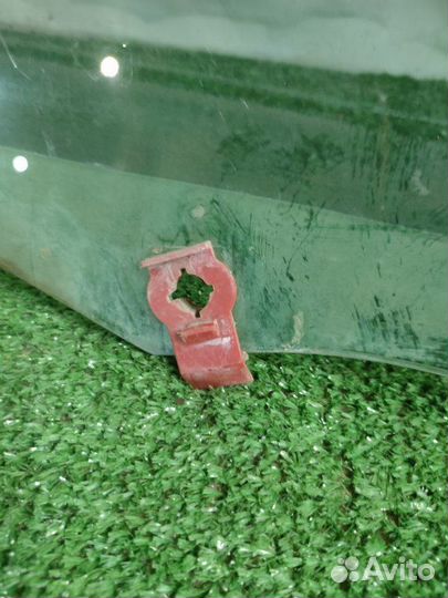 Стекло переднее левое Bmw E46 седан 2000