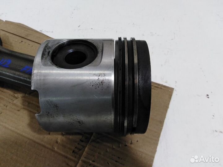 Поршень с шатуном Вольво