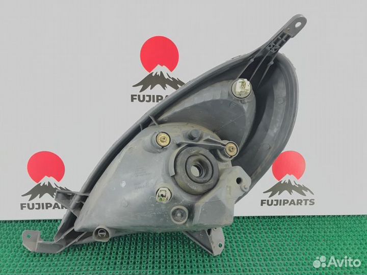 Фара передняя правая Toyota Funcargo NCP20 2nzfe