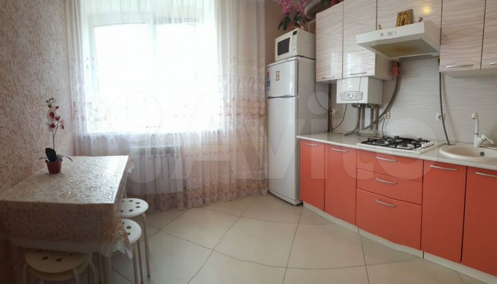 2-к. квартира, 56 м², 1/3 эт.