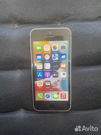 iPhone SE, 32 ГБ