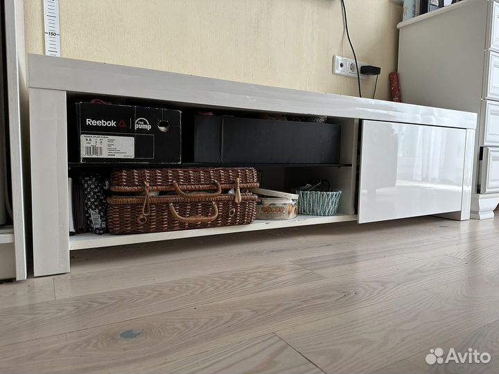 Консоль под телевизор белая глянец