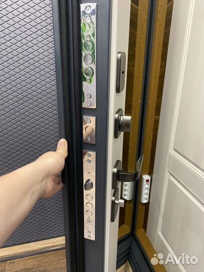 Входная дверь Barselona с зеркалом