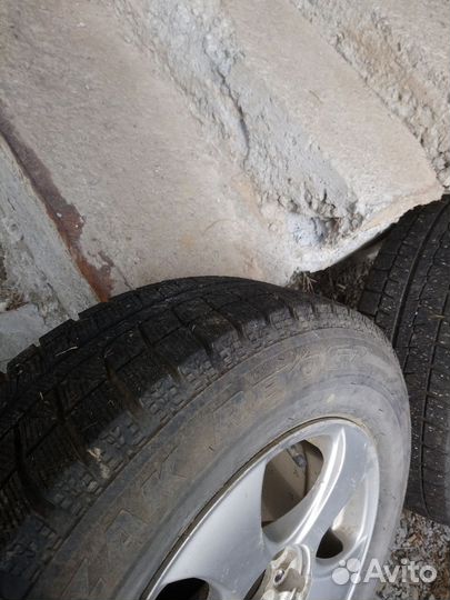 Bridgestone Blizzak Revo GZ 215/65 R16