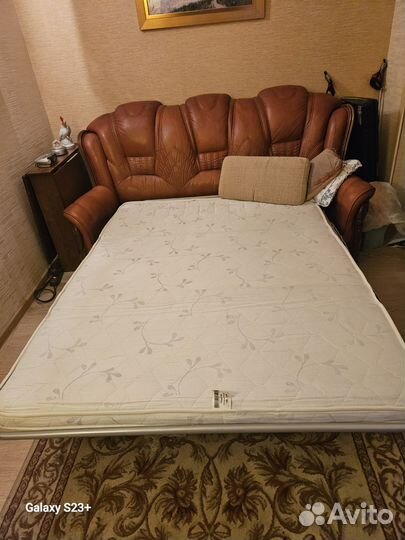 Кожаный диван бу