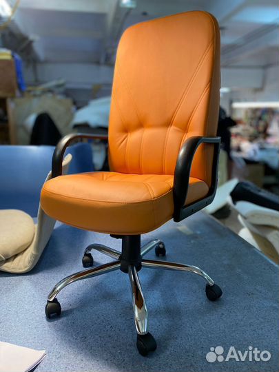 Офисное кресло