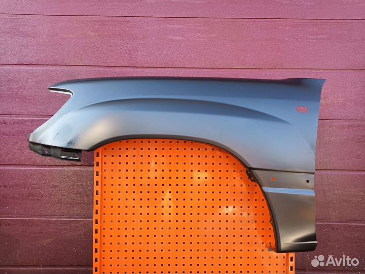 Крыло левое Toyota Lexus