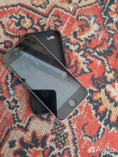Телефон iPhone 5SE