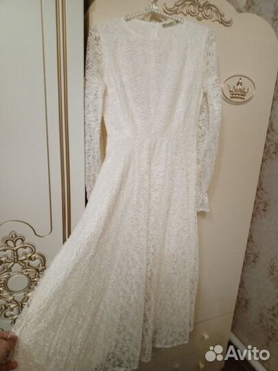 Вечернее платье молочного цвета