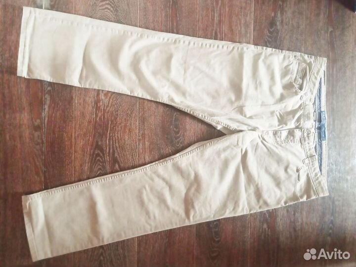 Пуховик зимний женский и джинсы