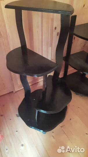 Деревянная подставка для цветов