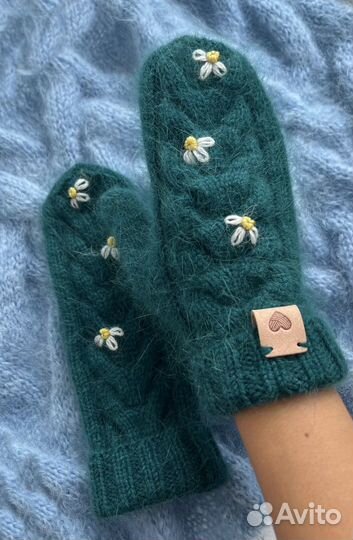 Варежки вязаные с вышивкой ручная работа