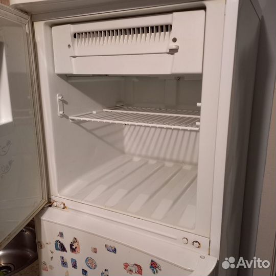 Холодильник indesit