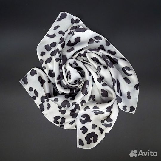 Платок Снежный барс из шелка