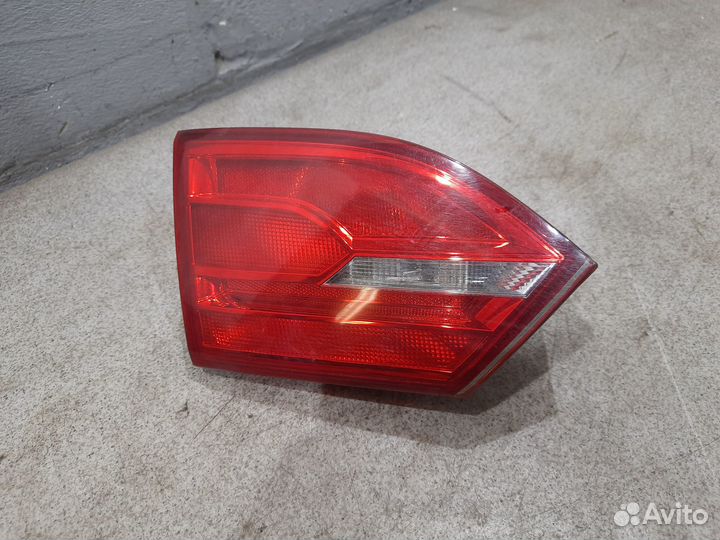 Левый фонари в крышку багажника Volkswagen Jetta 6