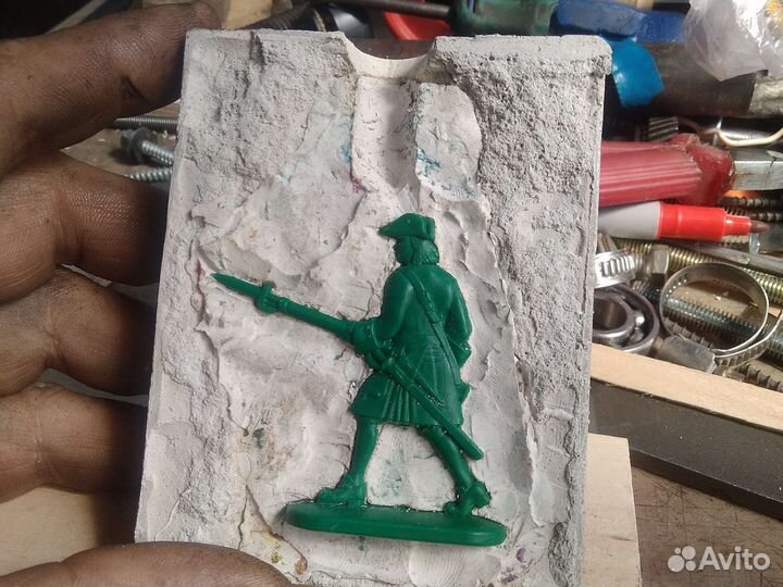 Резиновая форма для литья солдатиков