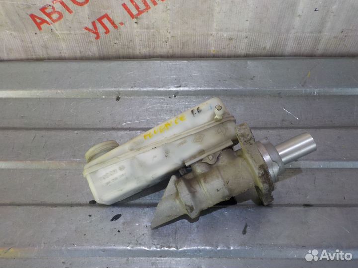 Главный тормозной цилиндр Рено Меган 3 / Флюенс