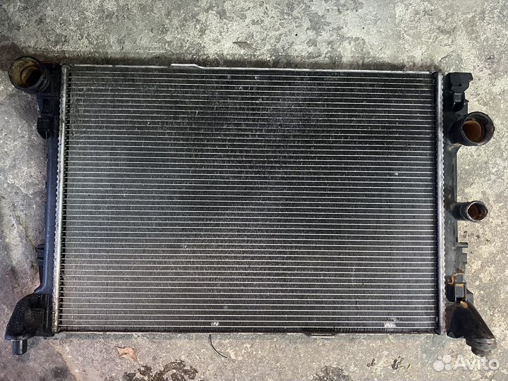 Радиатор охлаждения Mercedes