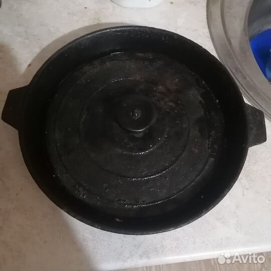 Чугунная сковорода с прессом бу