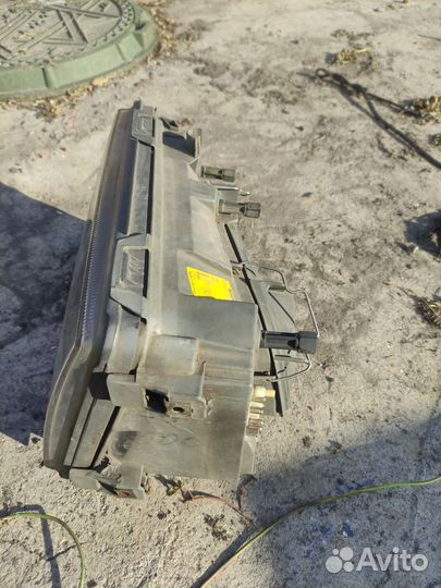 Мерседес 124 фара Bosch левая