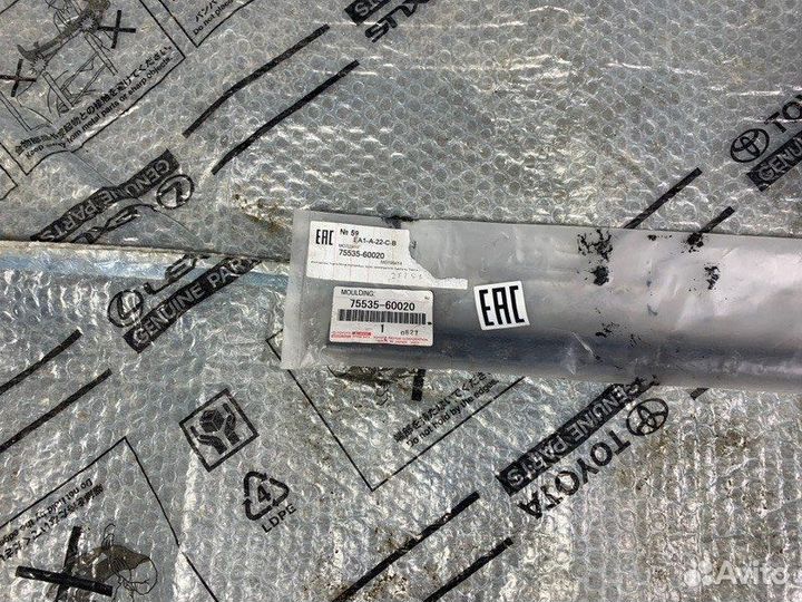 Молдинг лобового стекла правый Toyota Land Cruiser