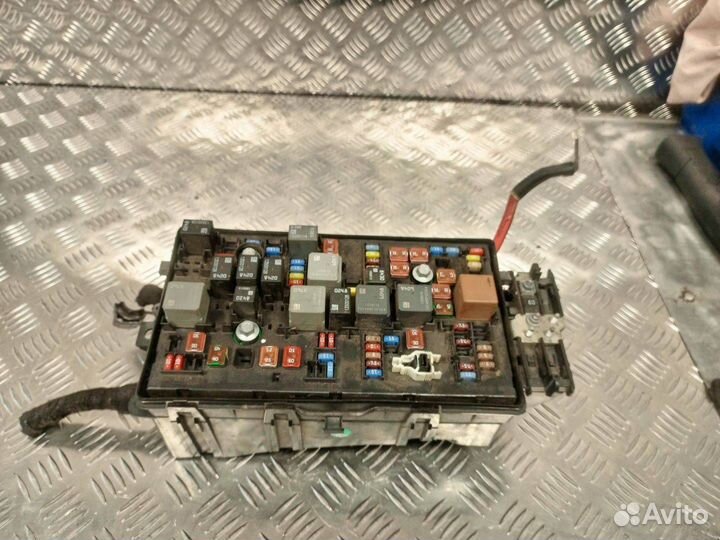 Блок предохранителей Opel Insignia (A) 1327588104