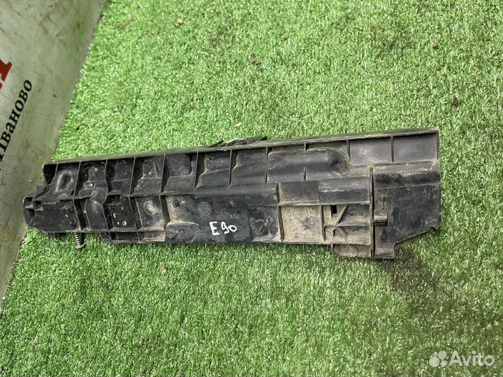 Кронштейн радиатора правый BMW e90 3er бмв