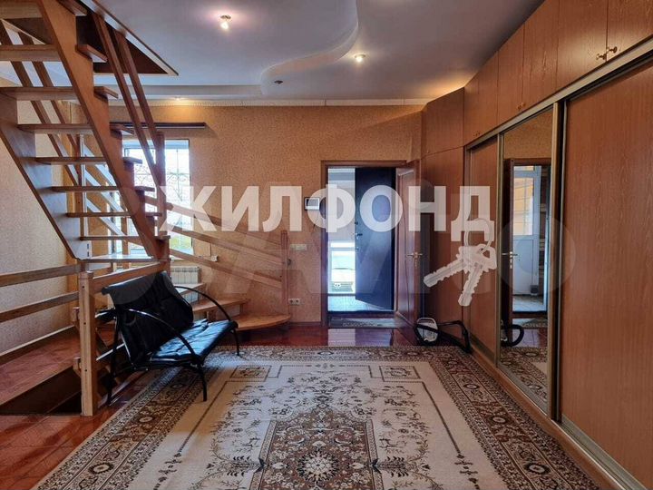 Дом 411,7 м² на участке 7,6 сот.