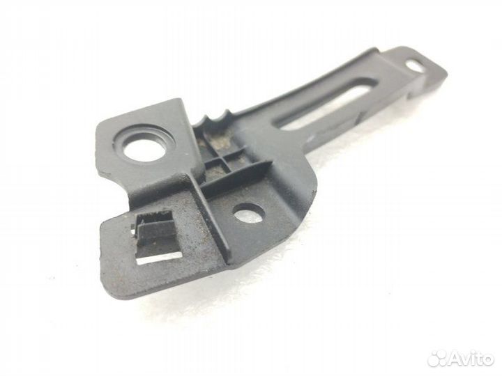 Кронштейн крыла передний левый Land Rover