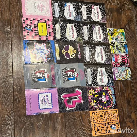 Аксессуары от кукол Монстер хай + Дневнички