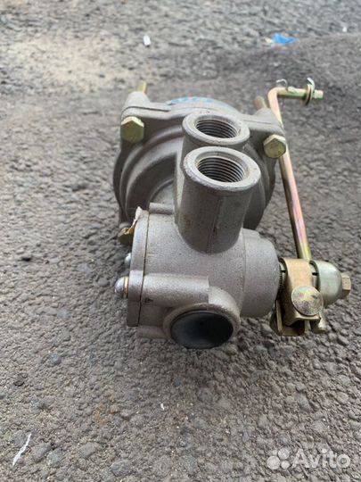 Клапан тормозной