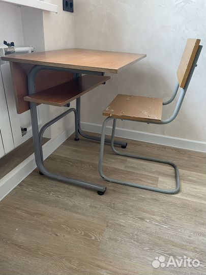 Продам стол со стулом