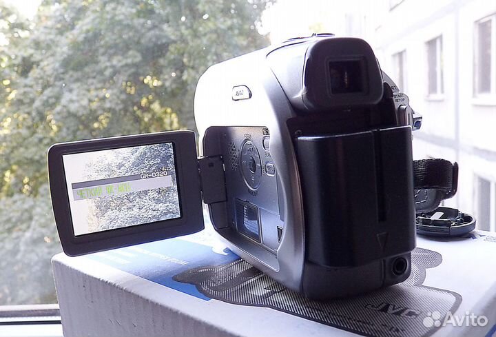 Видеокамера JVC GR-D320E