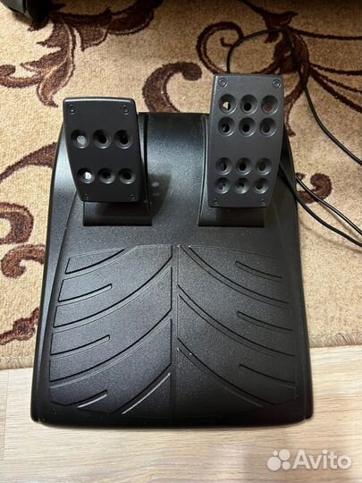 Игровой руль logitech с педалями